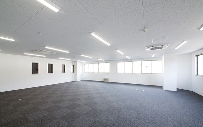 办公室等场所使用的荧光灯图片（4000～6500K 的示意）